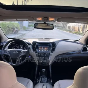 Hyundai Santa Fe SE Ultimate AWD 2017 White