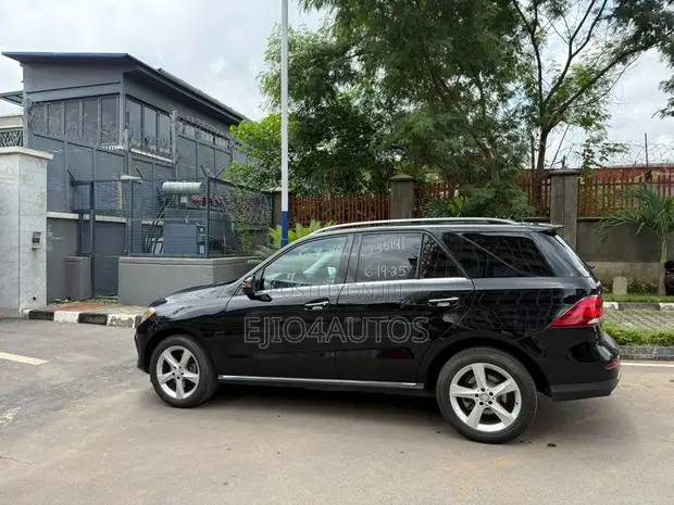 Mercedes-Benz GLE-Class GLE 350 2017 Black - Image 3