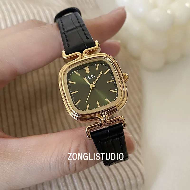 New Vintage-Inspired Luxury Women'S Watch, Featuring A Square Dial, Trendy And Sophisticated Design, And Elegant Style.